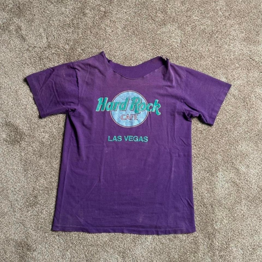 VINTAGE PURPLE HARD ROCK‎ CAFE "THRASHED COLLAR" GRAPHIC TEE
